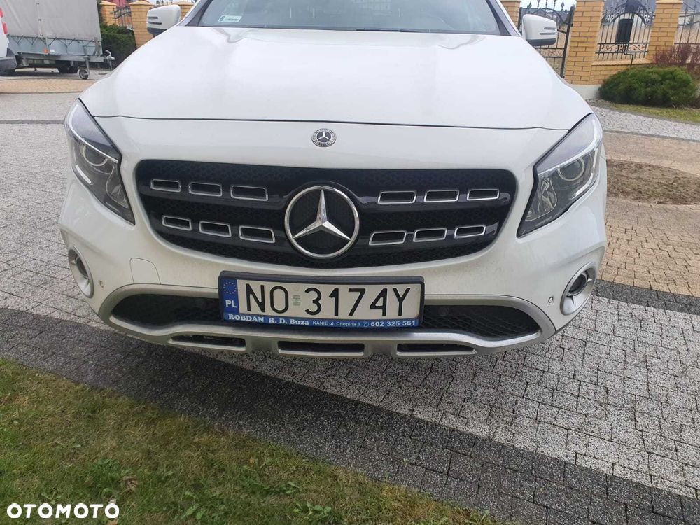 Mercedes-Benz GLA - 4