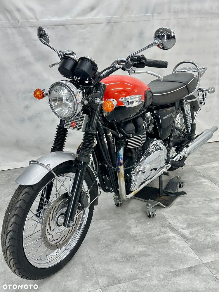 Triumph Bonneville - 1