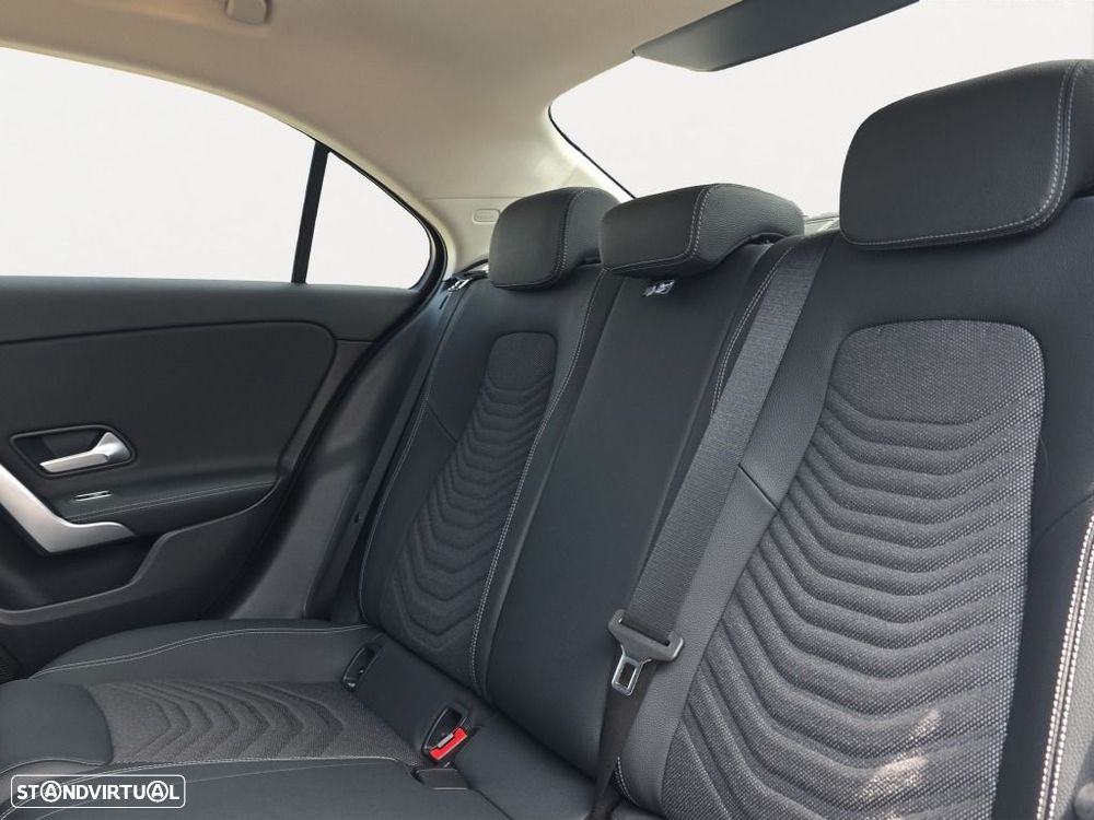 Mercedes-Benz A 250 Limousine - 16