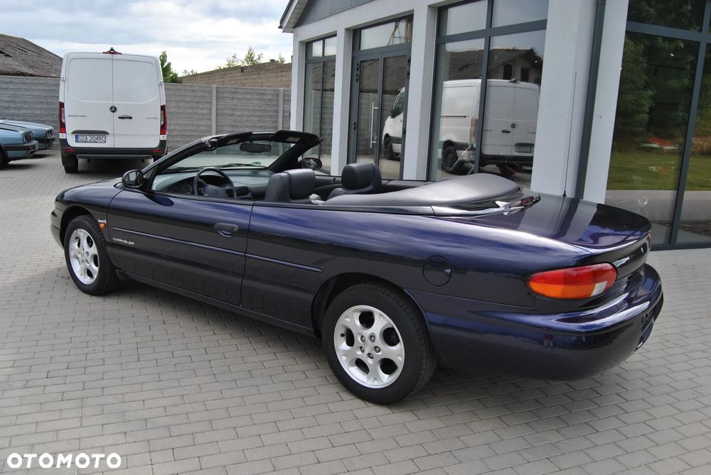 Chrysler Stratus - 35