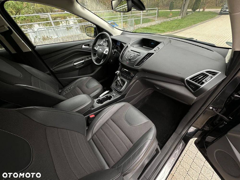 Ford Kuga 1.6 EcoBoost 2x4 Titanium - 9