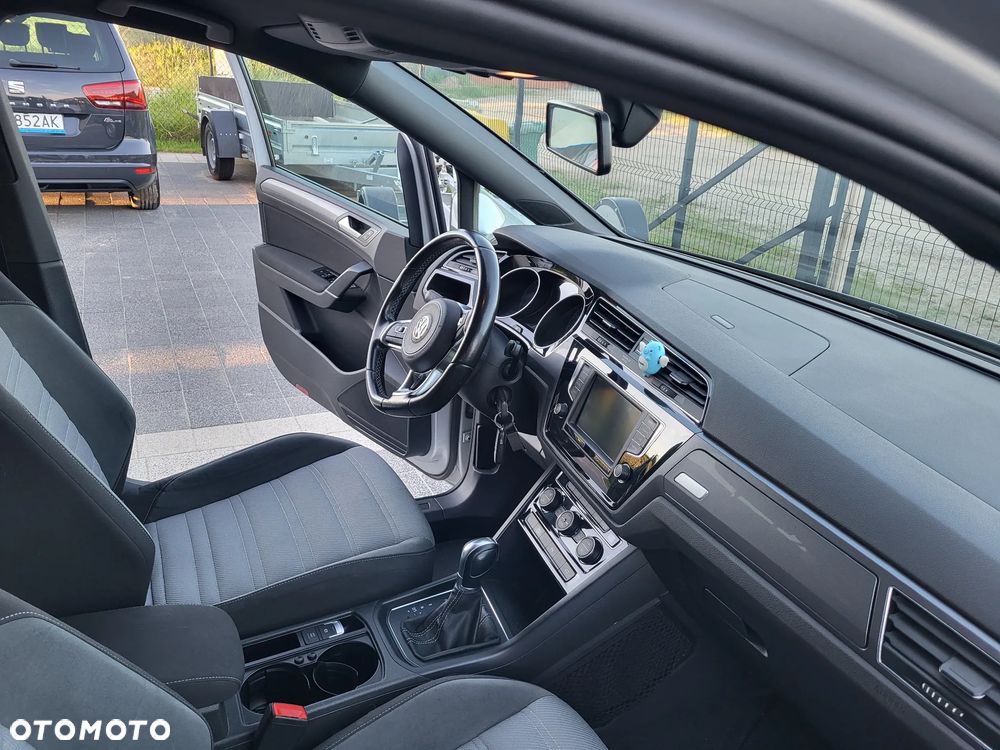 Volkswagen Touran - 11