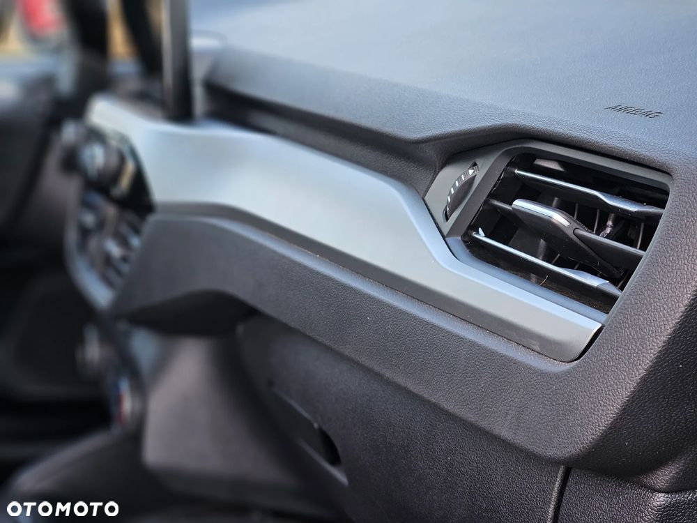 Ford Kuga - 32