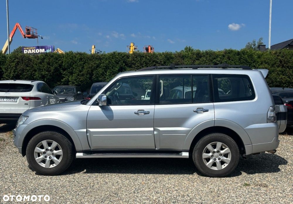 Mitsubishi Pajero - 2