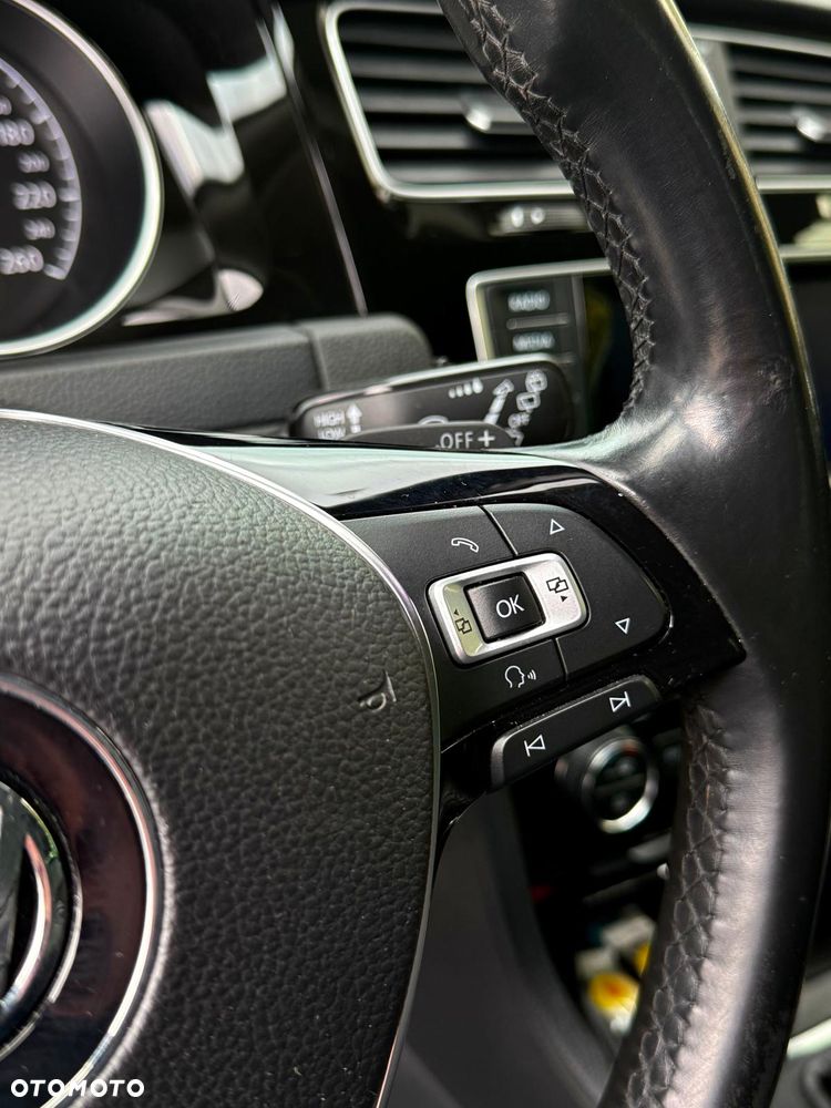 Volkswagen Golf - 33