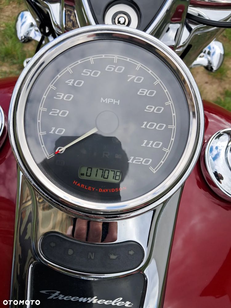 Harley-Davidson Trike Freewheeler - 13
