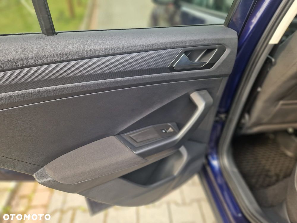 Volkswagen T-Roc - 9