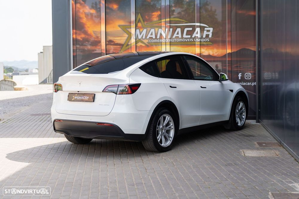 Tesla Model Y Long Range Dual Motor AWD - 4