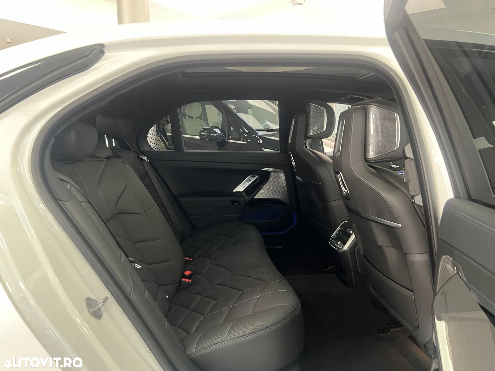 BMW Seria 7 740d xDrive MHEV - 13