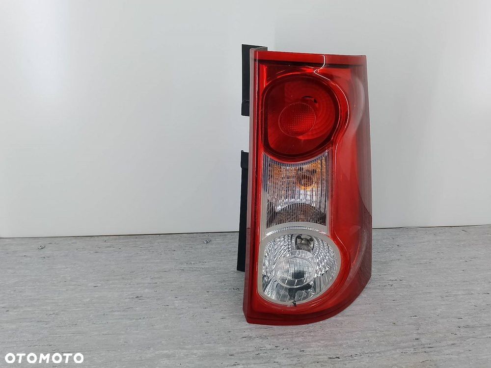 LAMPA TYLNA PRAWA DACIA LOGAN 8200413995 KOMBI - 1