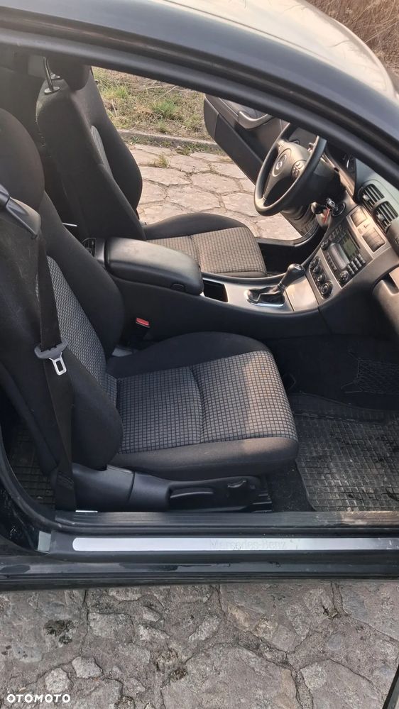 Na części MERCEDES C KLASA COUPE W203 C220 silnik 2.2 CDI OM 646.963 lakier C197 skrzynia maska zderzak drzwi klapa szyba fotel kanapa lusterko lampa deska GWARANCJA !!! Przód Tył Zestaw Komplet Drzwi Klapa Zderzak Błotnik Maska Grill Atrapa Szyba Pas Lampa Lusterko Boczki Fotel Kanapa Kokpit Deska Rozdzielcza Przełącznik Włącznik Sterownik Przewody Wiązka Instalacja Moduł Komputer Czujnik Listwa Pompa Alternator Wtryski Głowica Rozrusznik Kompresor Sprzęgło Dwumas Silnik  Skrzynia ABS Klimatyzacji Paliwa Wspomagania Kolektor Turbina Przepustnica Zawór Chłodnica Koło Hak Belka Sanki Zawieszenie Mcpherson Półoś Amortyzator Wydech Tłumik Zacisk Most - 11