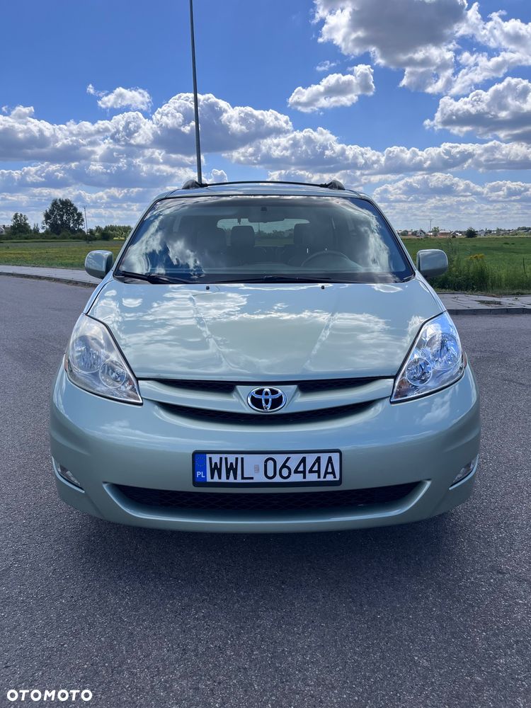 Toyota Sienna - 2