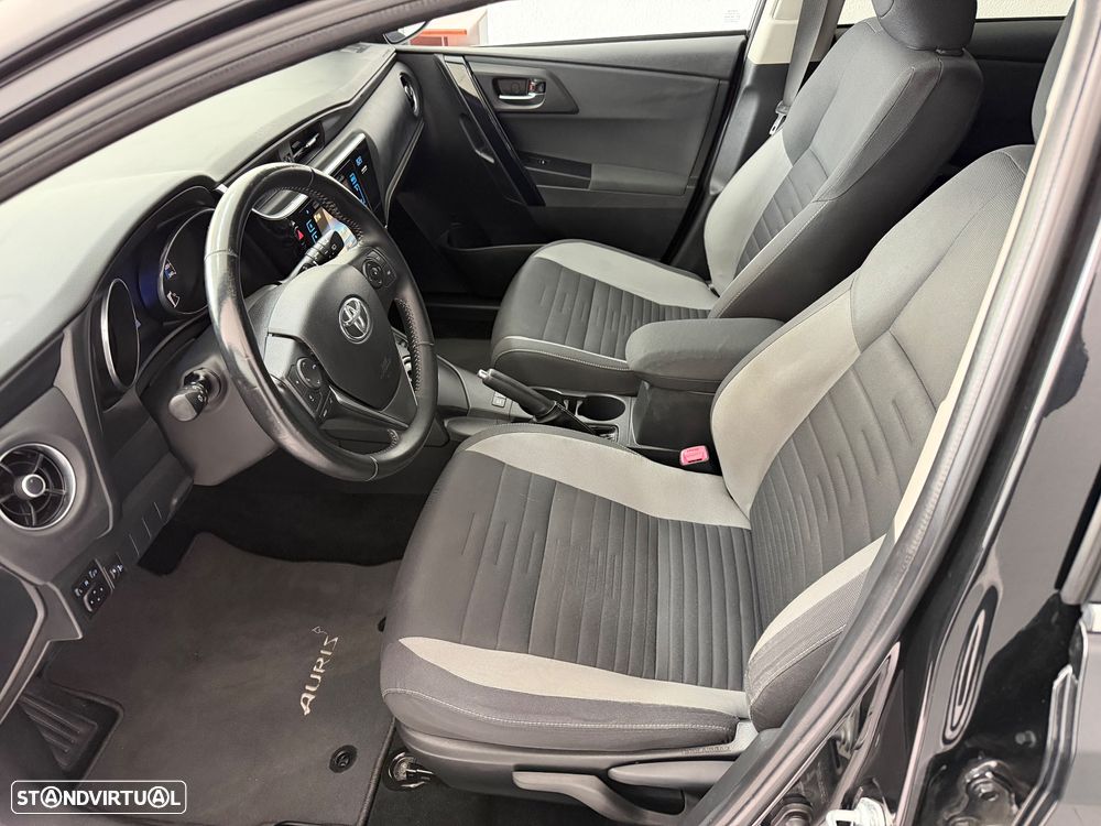 Toyota Auris Touring Sports 1.8 HSD Comfort+P.Sport - 15