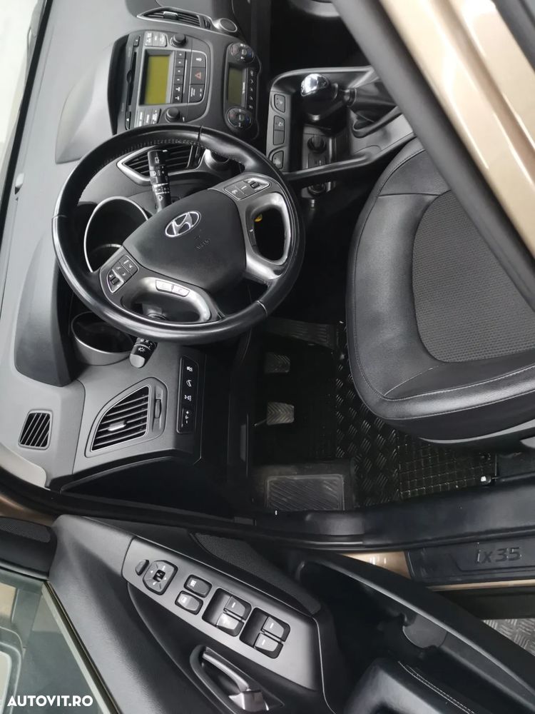 Hyundai ix35 2.0 CRDI 4WD Fifa World Cup Silver Edition - 6