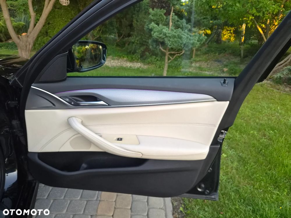 BMW Seria 5 520d xDrive M Sport sport - 35