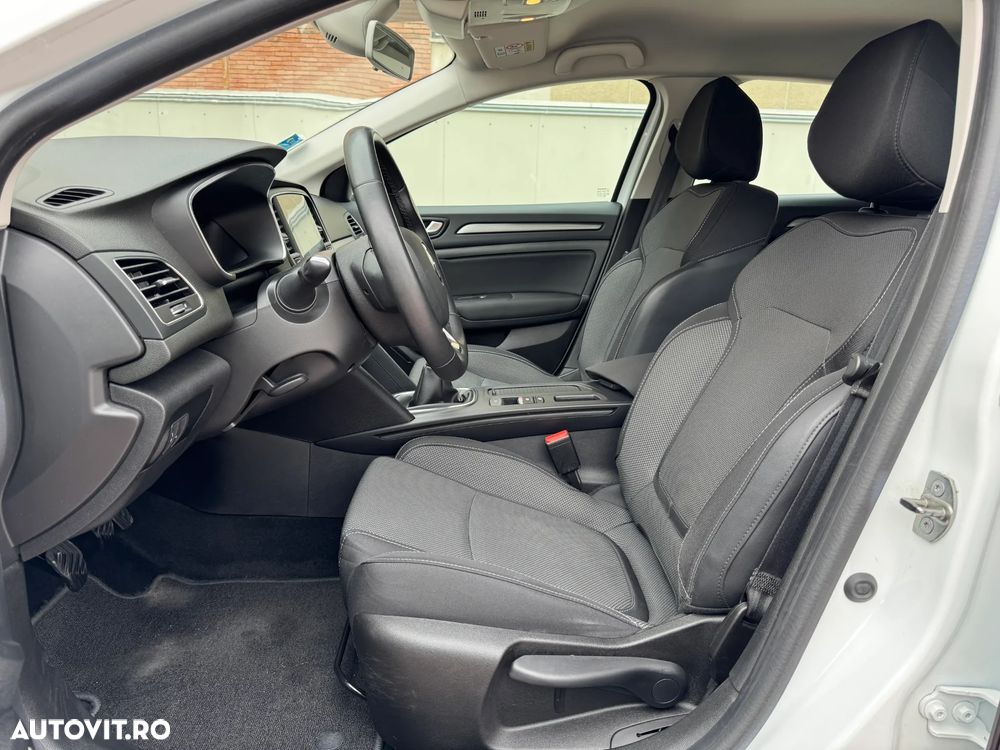 Renault Megane TCe 140 GPF Techno - 13