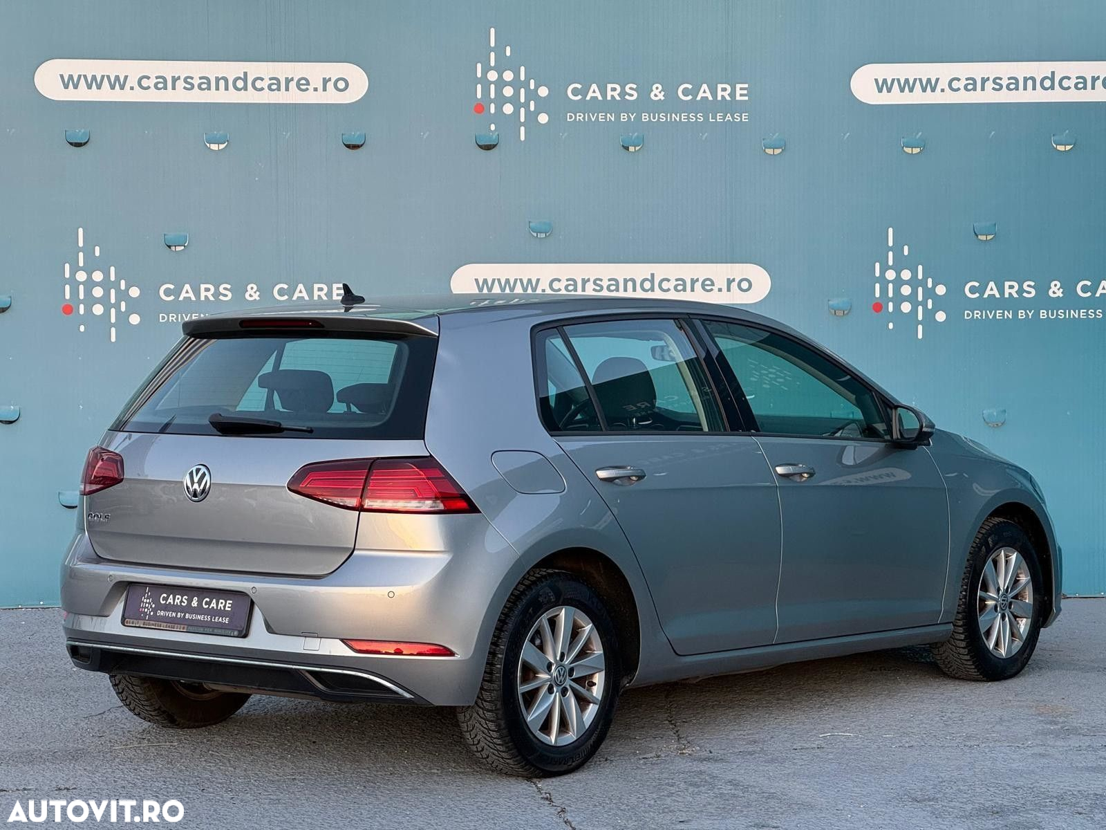 Volkswagen Golf - 6