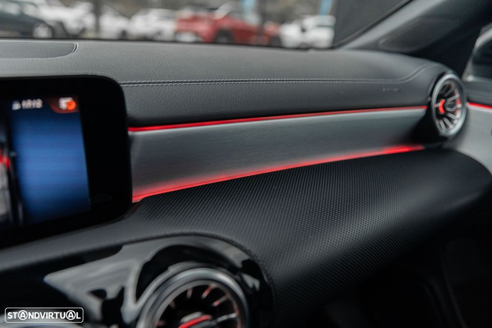 Mercedes-Benz CLA 200 - 37