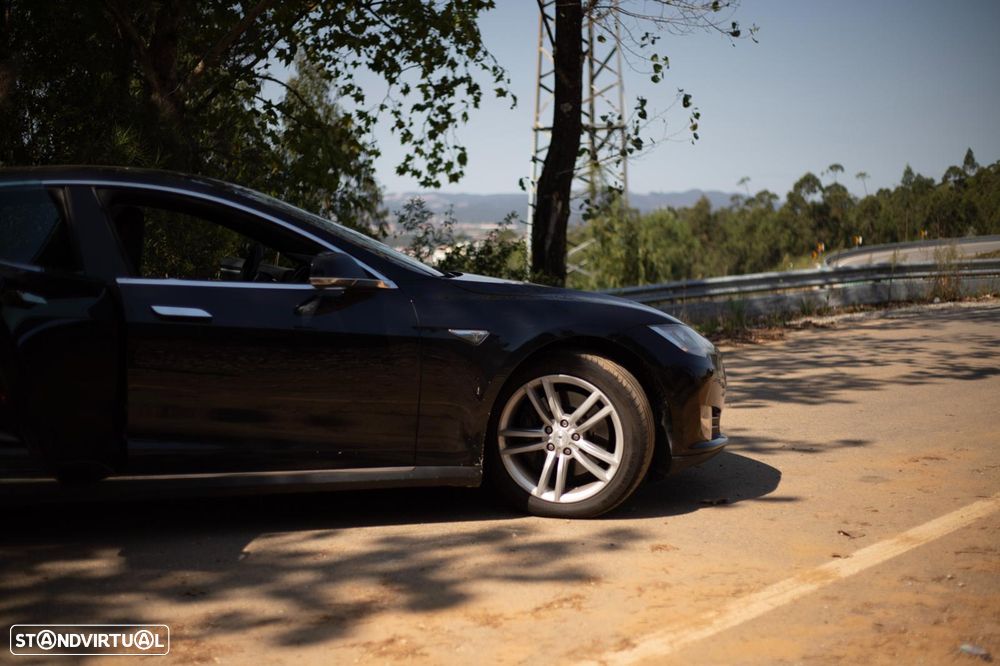 Tesla Model S Standard - 3
