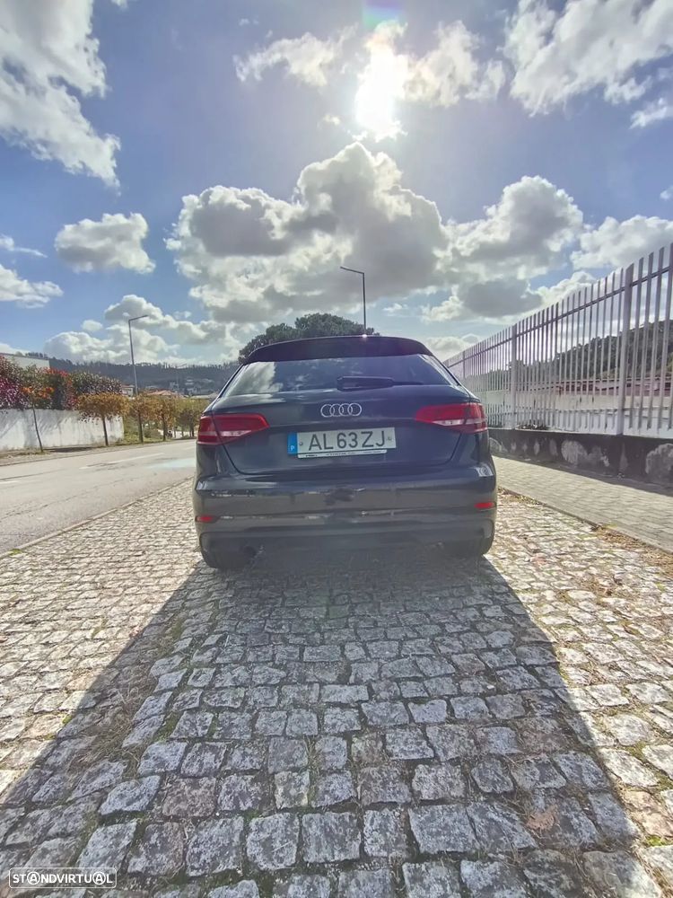 Audi A3 Sportback 1.6 TDI S tronic - 4