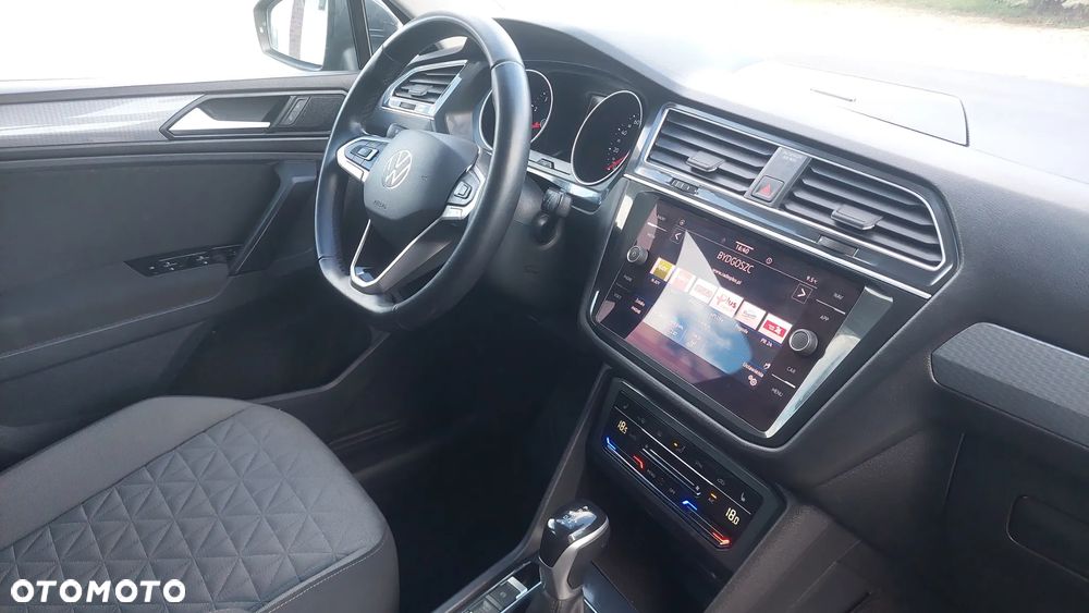 Volkswagen Tiguan - 32