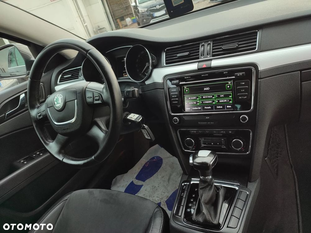 Skoda Superb 2.0 TDI DSG Exclusive - 30