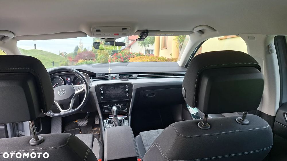 Volkswagen Passat - 25