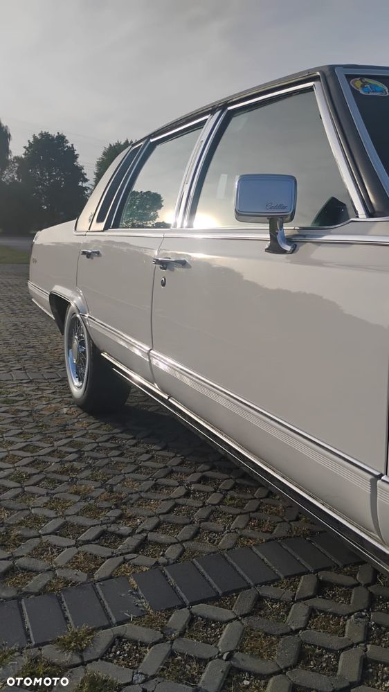 Cadillac Brougham - 10