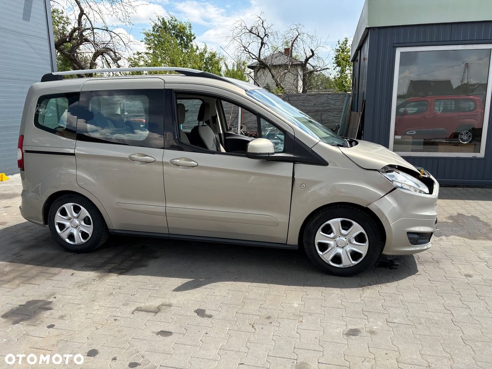 Ford Tourneo Courier 1.0 EcoBoost S&S Titanium - 4