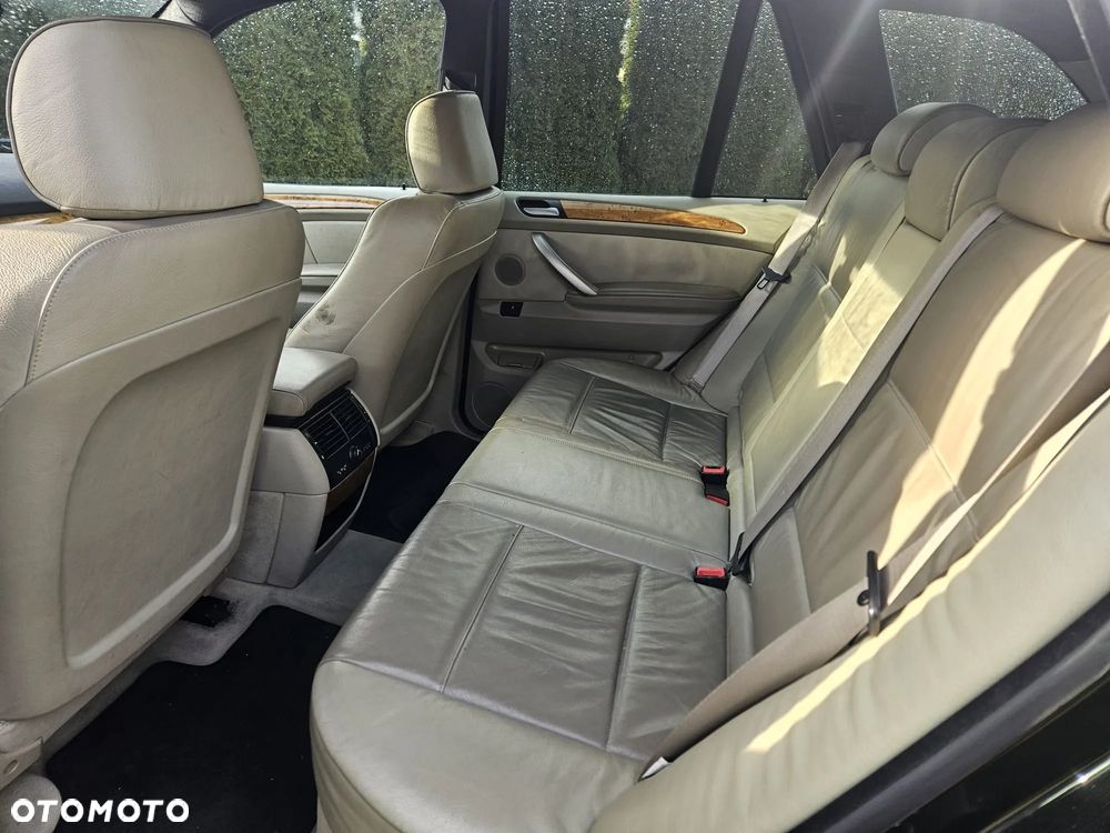 BMW X5 4.4i - 11