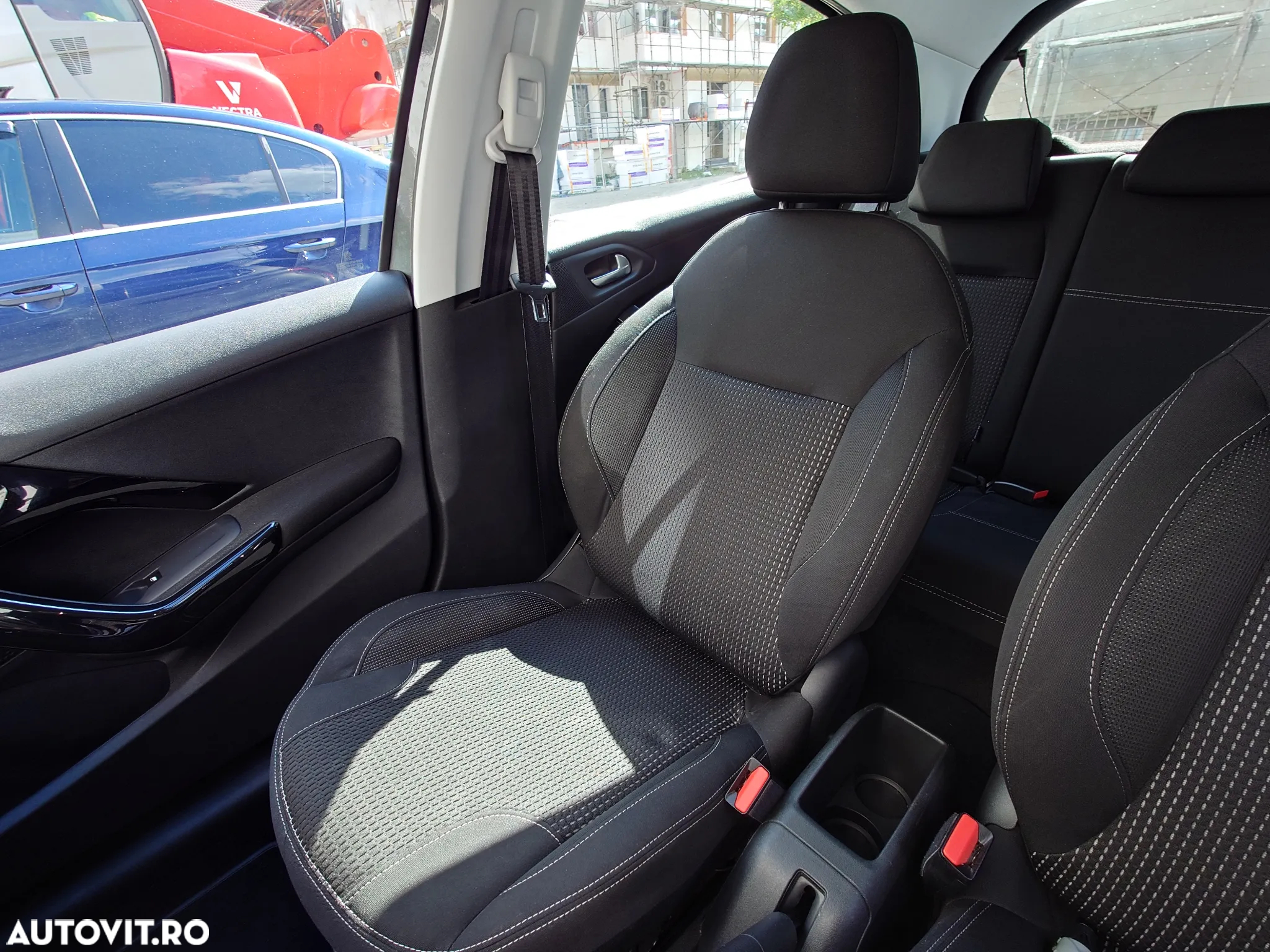 Peugeot 208 1.2 L PureTech Allure - 20
