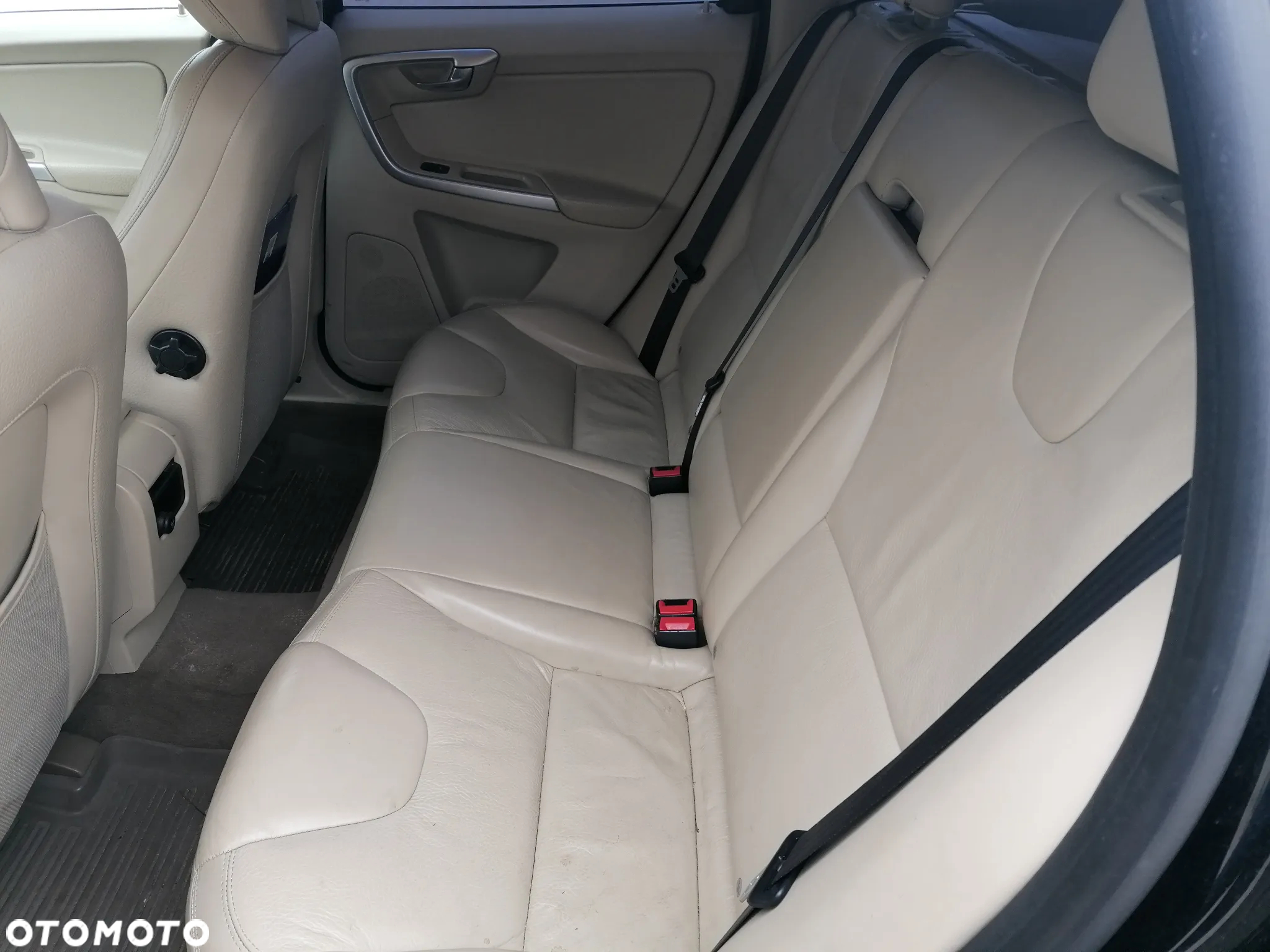 Volvo XC 60 2.4D AWD Momentum - 8