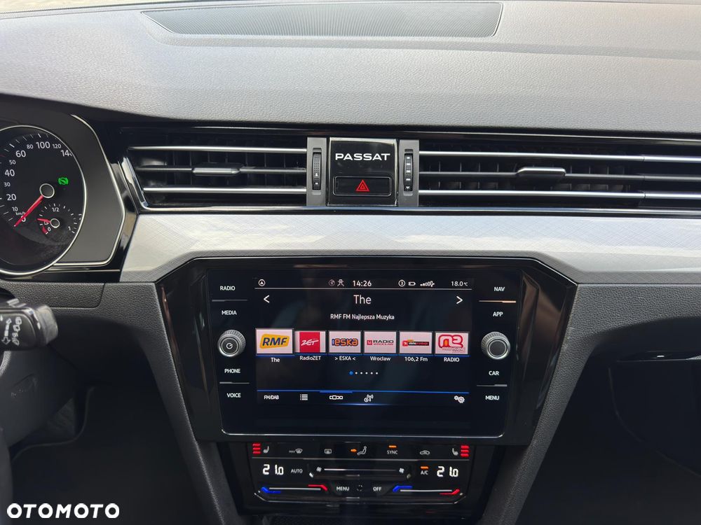 Volkswagen Passat Variant 2.0 TSI Business DSG - 18