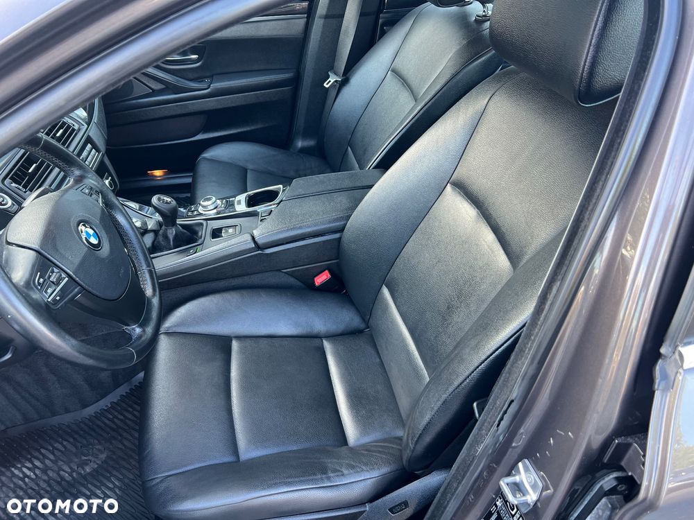 BMW Seria 5 525d - 15