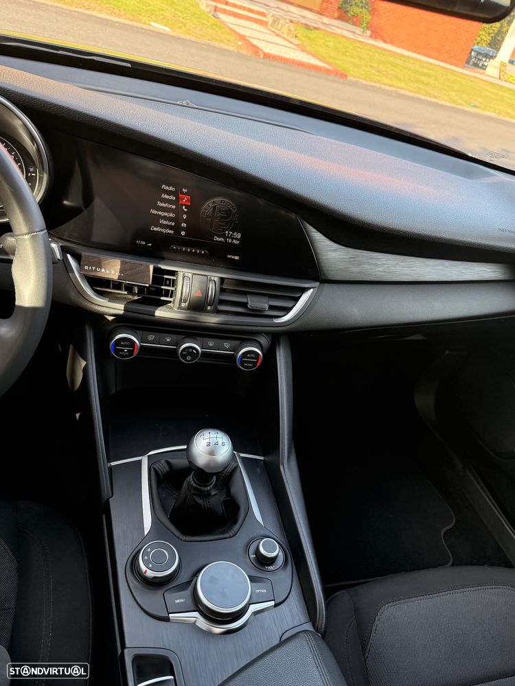 Alfa Romeo Giulia 2.2 D - 9