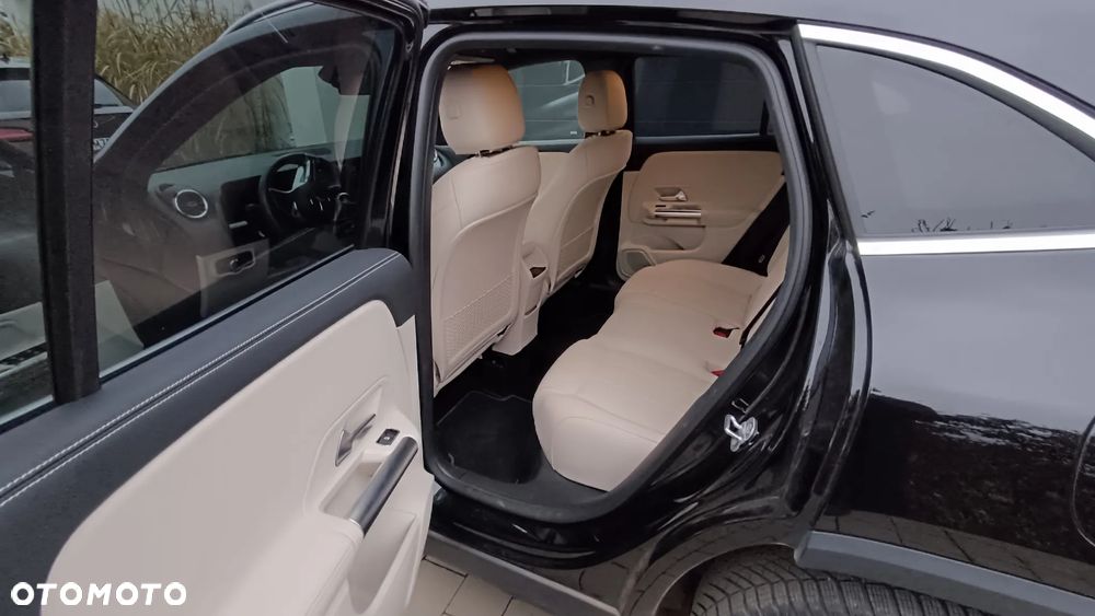 Mercedes-Benz GLA - 4