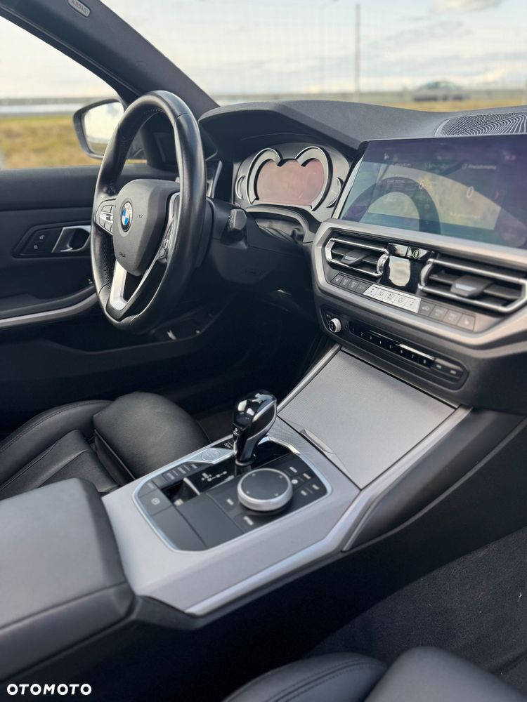 BMW Seria 3 318d Touring - 27