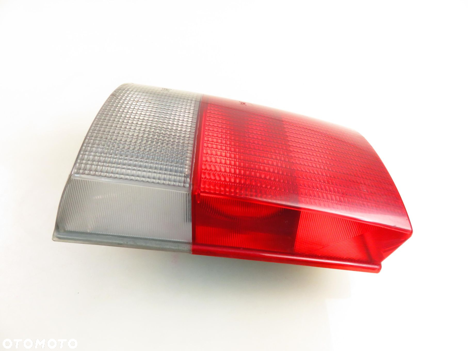 LAMPA LEWA TYLNA KLAPA AUDI 80 B4 8A0945093J - 9