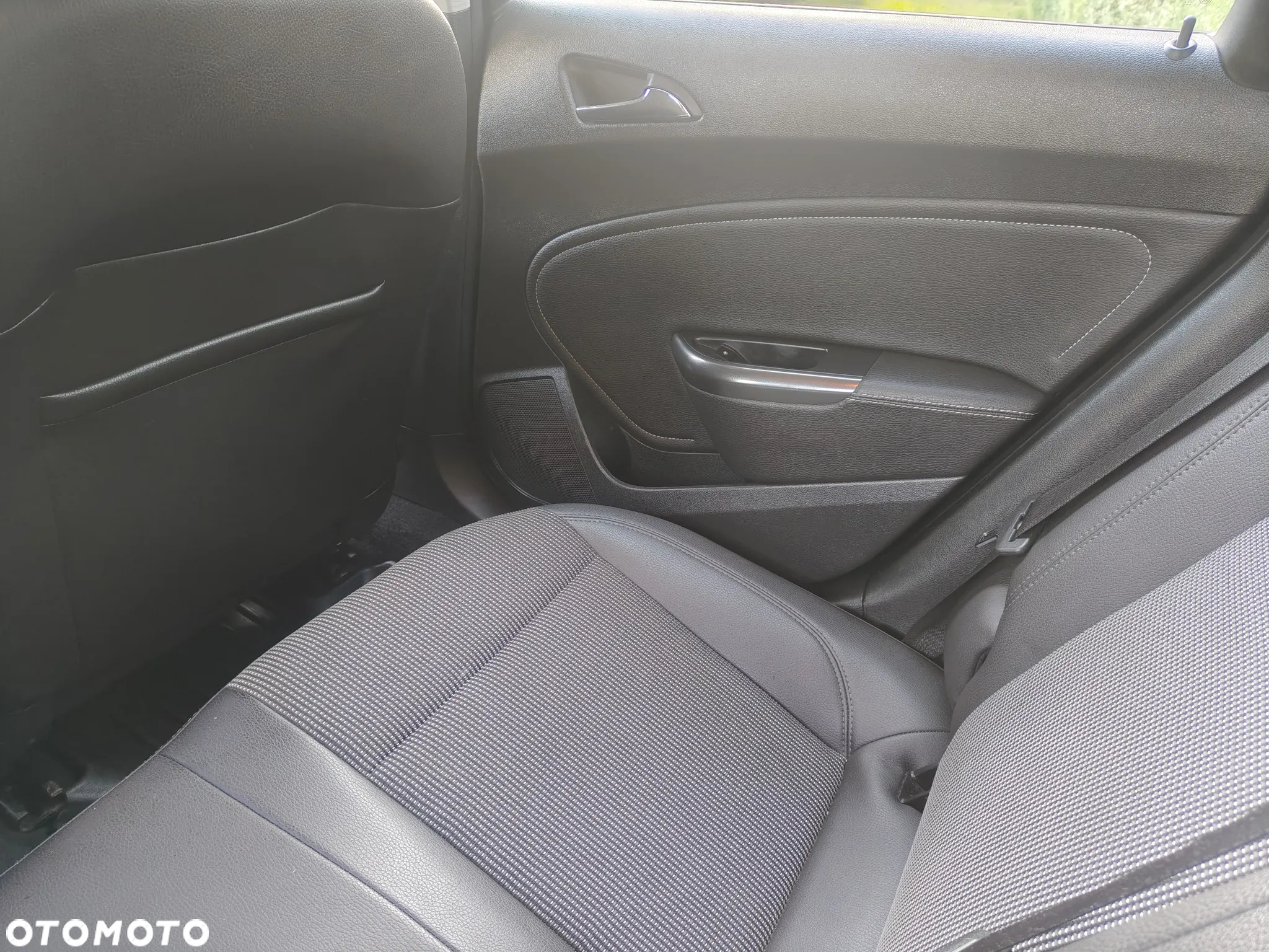 Opel Astra GTC 1.4 Turbo - 21
