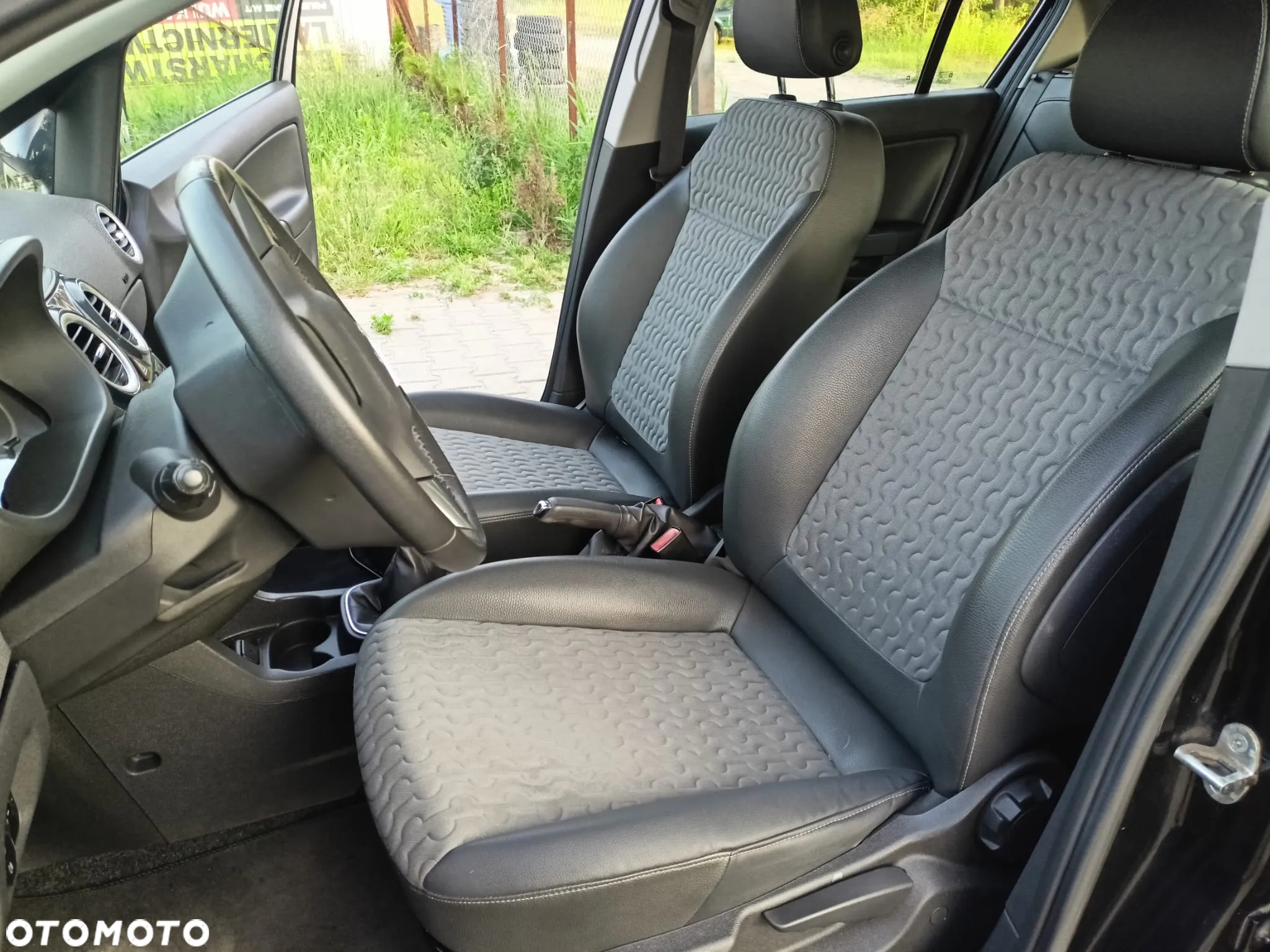 Opel Corsa 1.4 16V Cosmo - 24