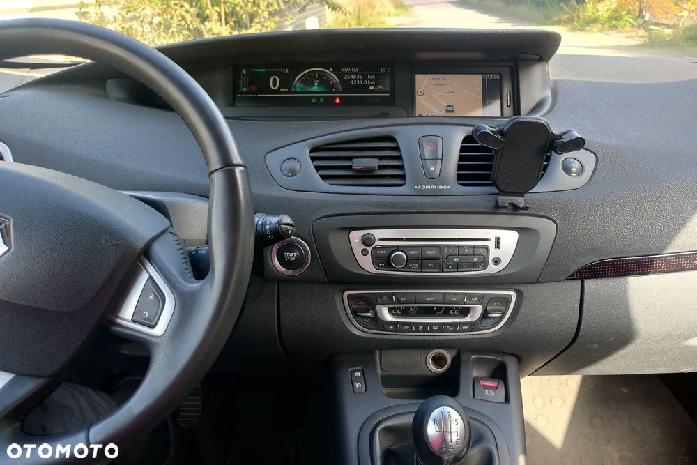 Renault Scenic 2012 photo 2