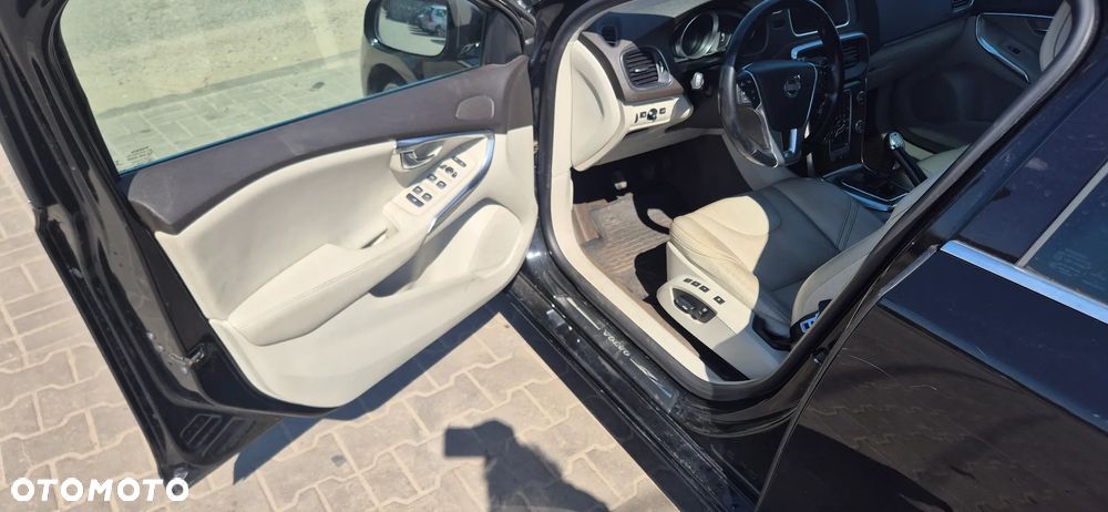 Volvo V40 D2 Base - 24