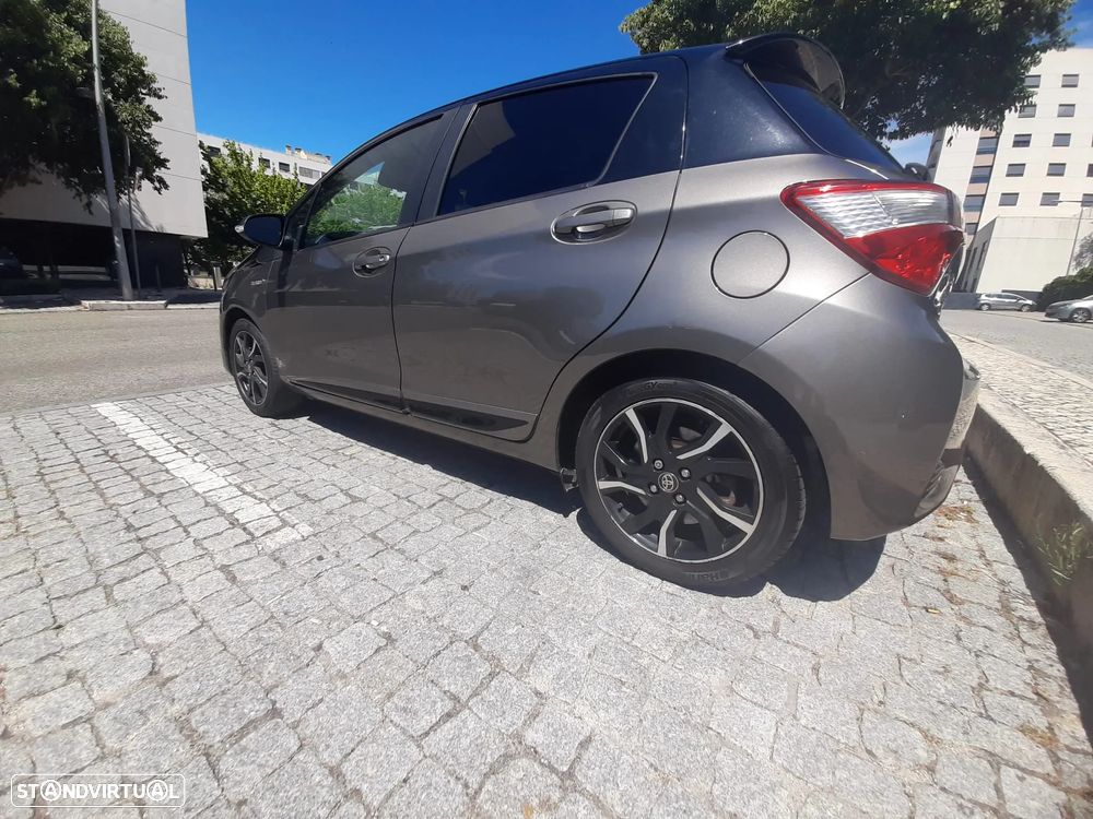 Toyota Yaris 1.5 HSD Square Collec.Grey - 2