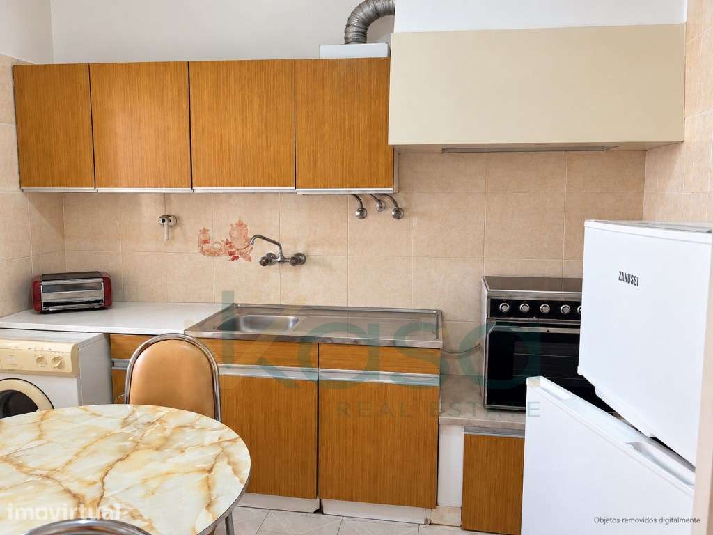 Moradia T2 com logradouro e potencial de remodelação no Lavradio - Grande imagem: 3/17