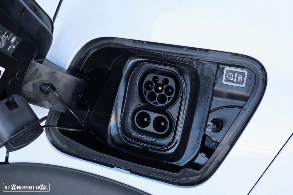 Peugeot e-2008 54 kWh GT - 17
