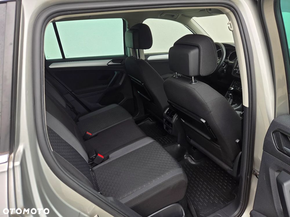 Volkswagen Tiguan - 12