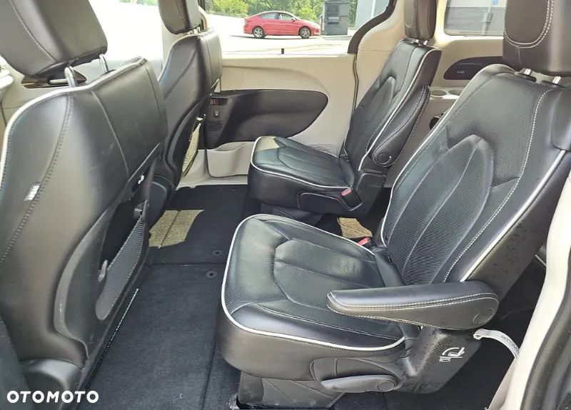 Chrysler Pacifica - 11