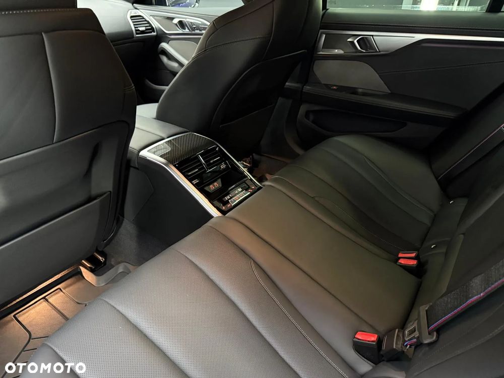 BMW Seria 8 - 15