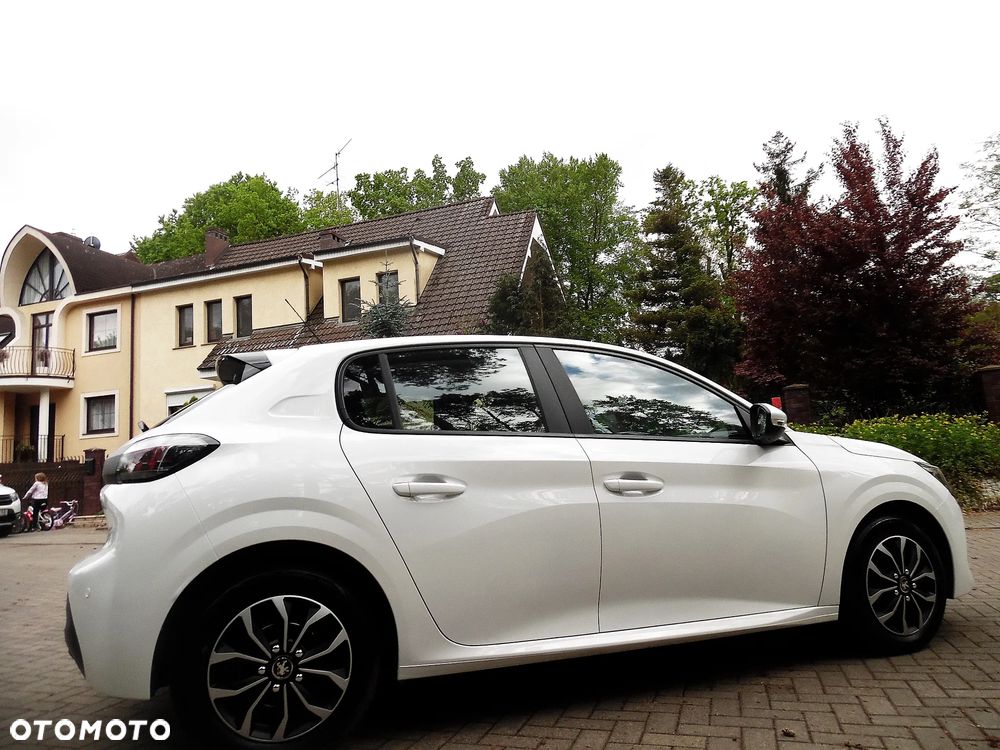 Peugeot 208 - 12