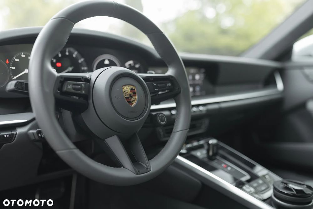 Porsche 911 Carrera S - 16